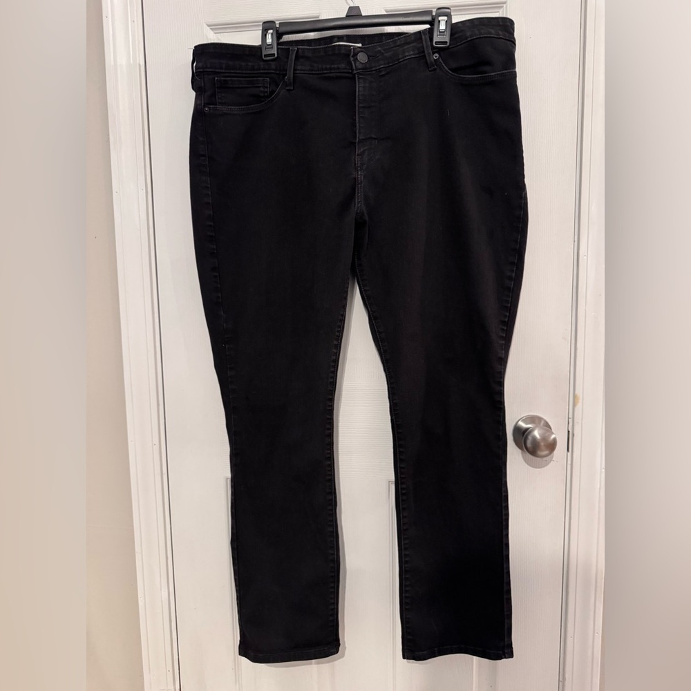 Signature by Levi Strauss Women's Black Straight Leg Jeans
